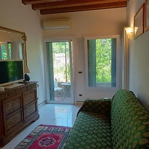 https://beatiful-modern-flat-venice-centre-with-private-lounge.hotelslidodijesolo.com